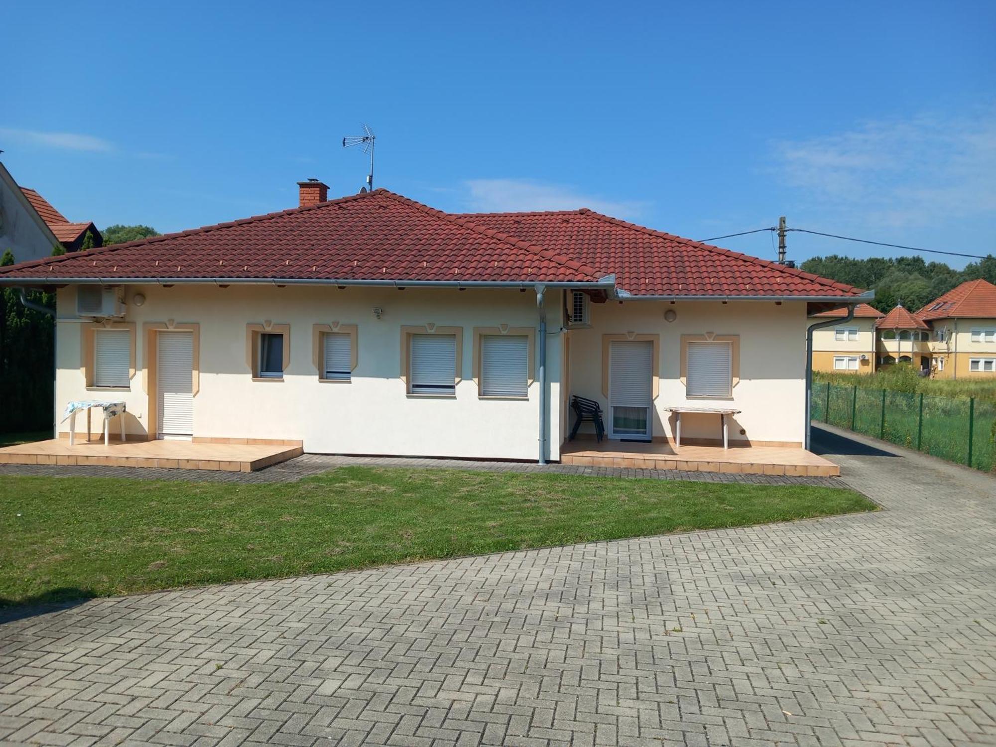 Petra Apartmanház Kehidakustány Exterior foto